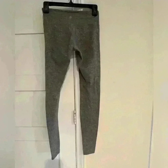 Lululemon Athletica Light Grey Leggings- Size 4- EUC- 36 inches in length - Picture 5 of 5
